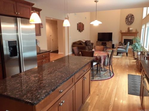 18 Redwood Dr, Somers Town NY  10589-1816 exterior