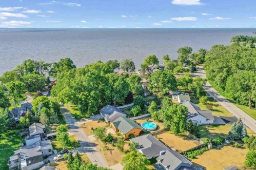 3946 Agamaite Rd, Green Bay, WI 54311-9763