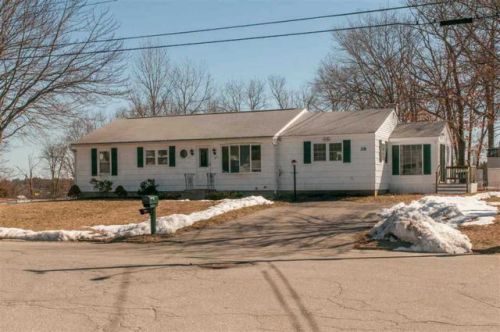28 Greenlay St, Nashua, NH 03063-3101