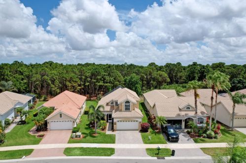 710 Munjack Cir, Fort Pierce, FL 34986-3455