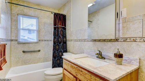 31 Midvale Ave, Lake Hiawatha NJ  07034-1008 exterior