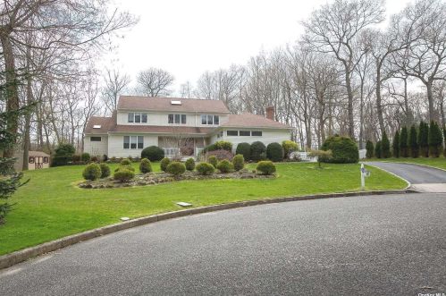 6 Carol Ct, Mount Sinai, NY 11766-1927