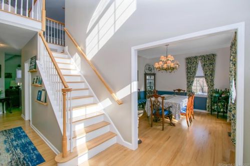 8 Aspetuck Ln, Upper Stepney, CT 06468-5204