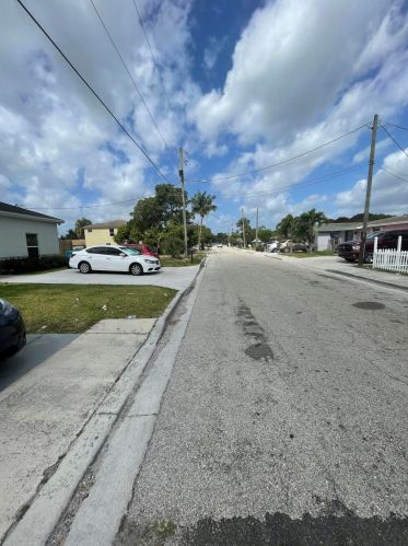 222 13th Ave, Boynton Beach FL  33435-3127 exterior