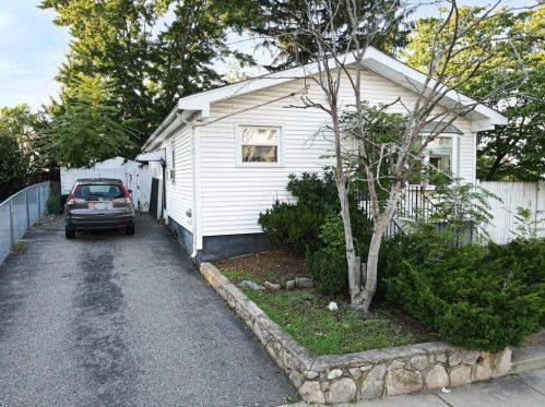 205 Magnolia St, Providence, RI 02909-2905