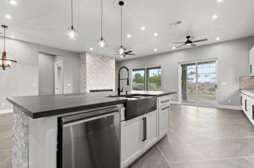 126 Mylnar Ave, Manteca CA  95336-4908 exterior
