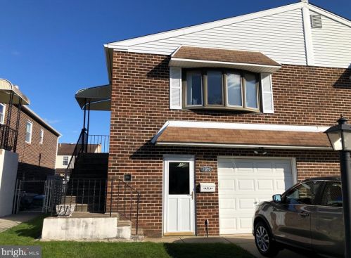 7913 Farnsworth St, Philadelphia, PA 19152-3433