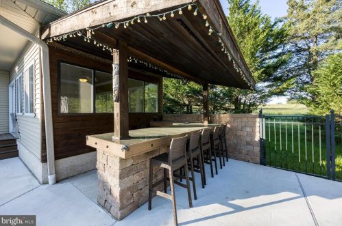 2975 Burton Dr, Gilbertsville PA  19525-9694 exterior