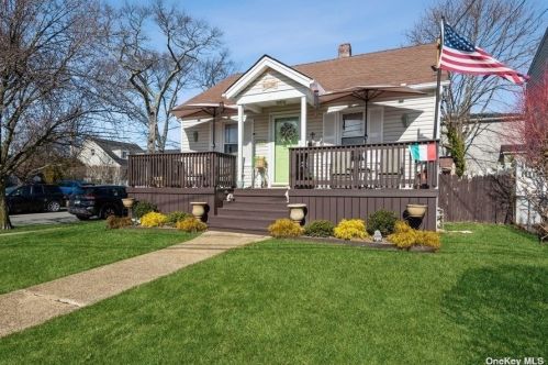 2323 Swenson Pl, North Bellmore, NY 11710-3014