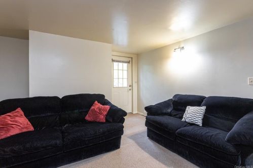 42 Lincoln Pl, White Plains NY  10603-2152 exterior