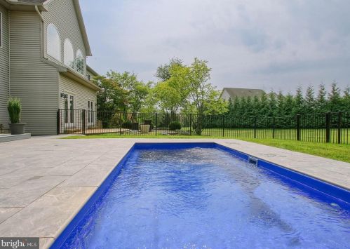 4205 Prosperous Dr, Harrisburg PA  17112-6038 exterior