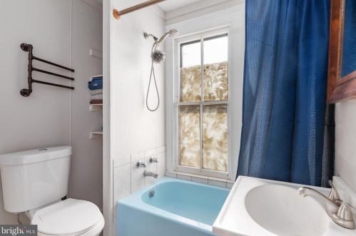 284 Massanutten St, Strasburg VA  22657-2301 exterior