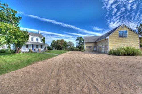 146 Shore Rd, Mount Sinai NY  11766-1228 exterior