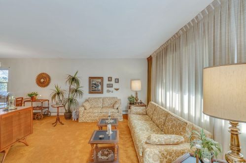 538 5 St, Elwood NY  11731-2105 exterior