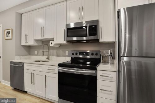 1617 Corcoran St, Washington, DC 20009-3003