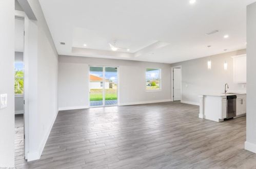 1819 6th Ave, Cape Coral FL  33909-9216 exterior