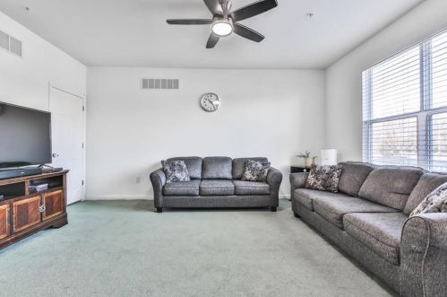 959 King Way, Breinigsville PA  18031-1484 exterior