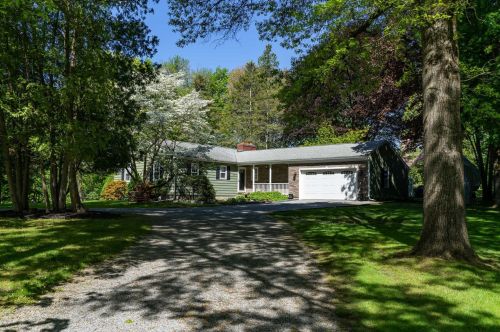 13 Widmer Rd, New Hamburg, NY 12590-3019