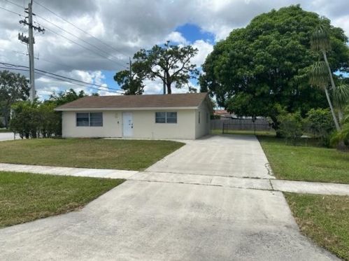 1735 Roy Dr, West Palm Beach, FL 33415-5548