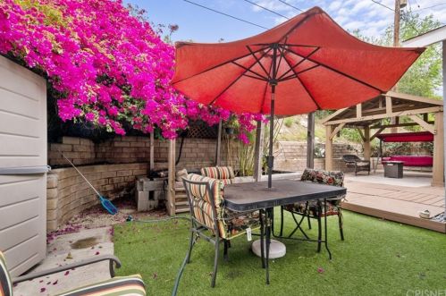 3637 Fairesta St, Glendale CA 91214-1804 exterior