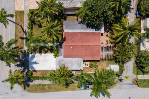 1124 13 Ter, Hollywood FL 33019-3115 exterior