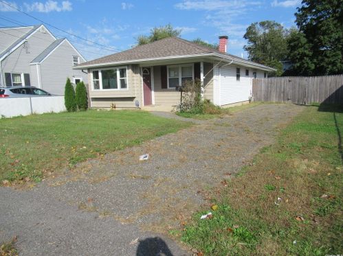 683 Deer Park Ave, Babylon, NY 11702-1313