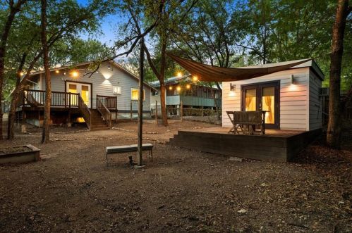 1121 Delano St, Austin TX 78721 exterior