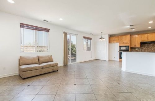 20051 Christopher Ln, Santa Clarita, CA 91350-3685