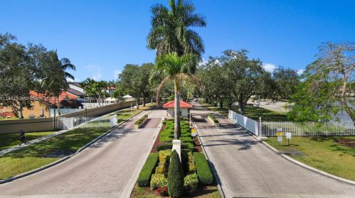 19922 88th Ave, Hialeah, FL 33018-6207