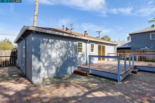 2704 Crescent Dr, Concord CA 94520-1919 exterior