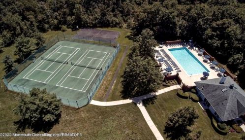 71 Tanya Cir, Tinton Falls NJ 07712-7914 exterior