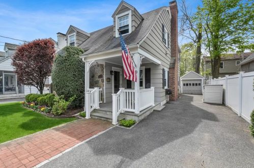 9 John Alden Rd, New Rochelle, NY 10801-1410