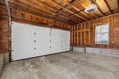 1 Meeting House Rd, Lincoln RI  02865-3806 exterior