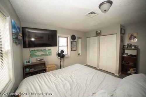 401 Sea Bright Rd, Lacey NJ  08731-4950 exterior