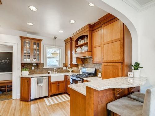 3948 Ewing Ave, Minneapolis MN 55410-1019 exterior