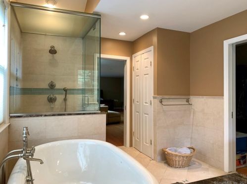 646 Branchville Rd, Ridgefield CT  06877-6128 exterior