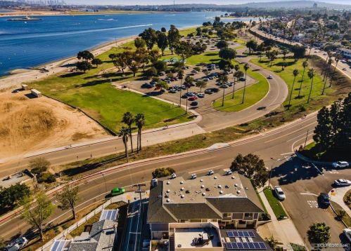 3802 Crown Point Dr, San Diego, CA 92109-6549
