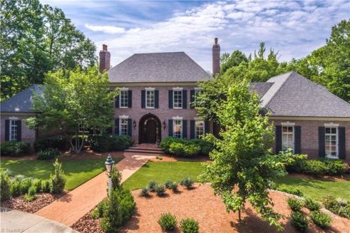 10 Elm Ridge Ln, Greensboro, NC 27408-3863
