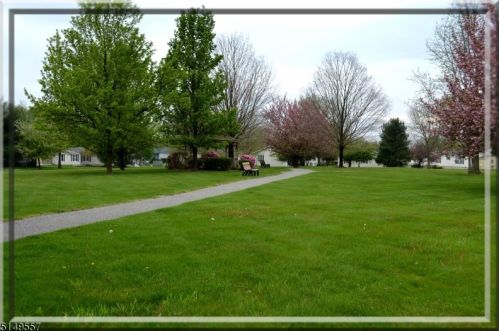 14 Caroline Dr, Belvidere NJ  07823-2849 exterior