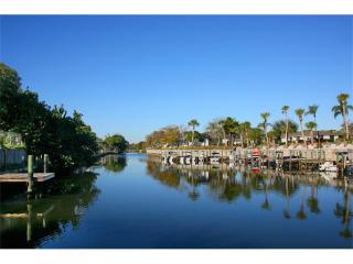 2318 Riverbluff Pkwy, Sarasota, FL 34231-5033