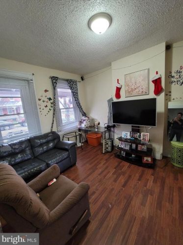 914 Lafayette St, Norristown, PA 19401-4418