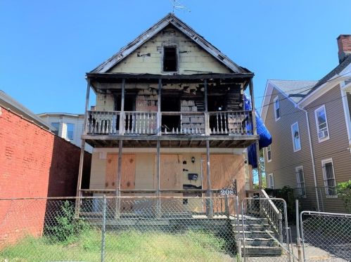 208 Brooks St, Bridgeport, CT 06608-2023