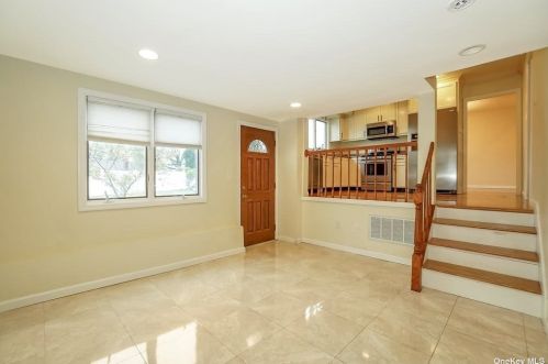 114 Orleans Ln, Muttontown, NY 11753-1619