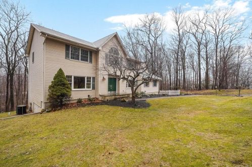 21 Col Conklin Dr, Stony Point, NY 10980-3641
