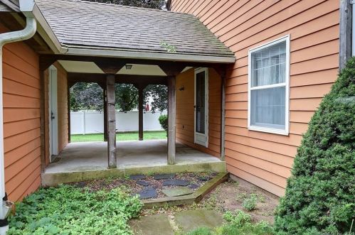 49 Farmstead Ln, Windsor, CT 06095-1836