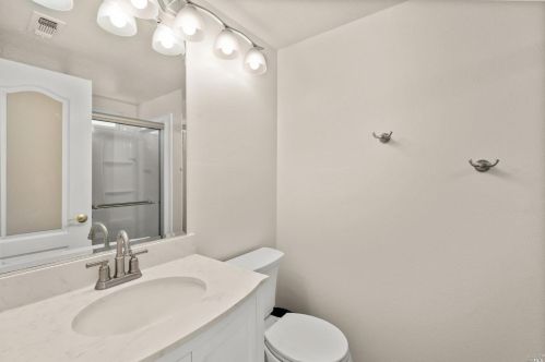 118 Arroyo Ct, Vacaville CA  95687-5204 exterior