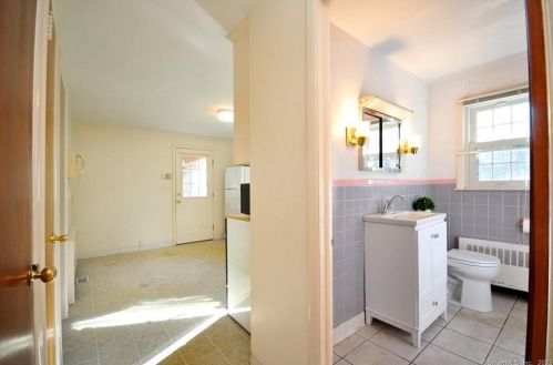 11 Hiram Ln, Bloomfield CT  06002-1224 exterior