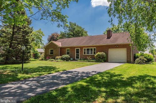 54 Sunrise Ave, Lancaster, PA 17601-3942
