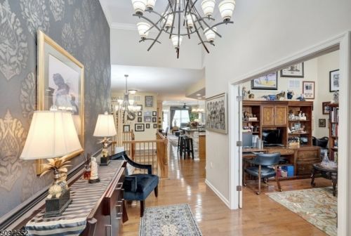 40 Quarry Dr, West Paterson, NJ 07424-4213
