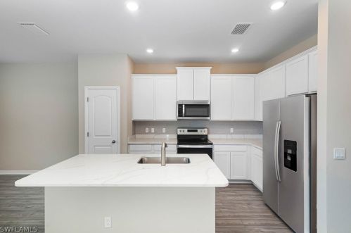 1714 2nd Ave, Cape Coral FL  33909-5201 exterior